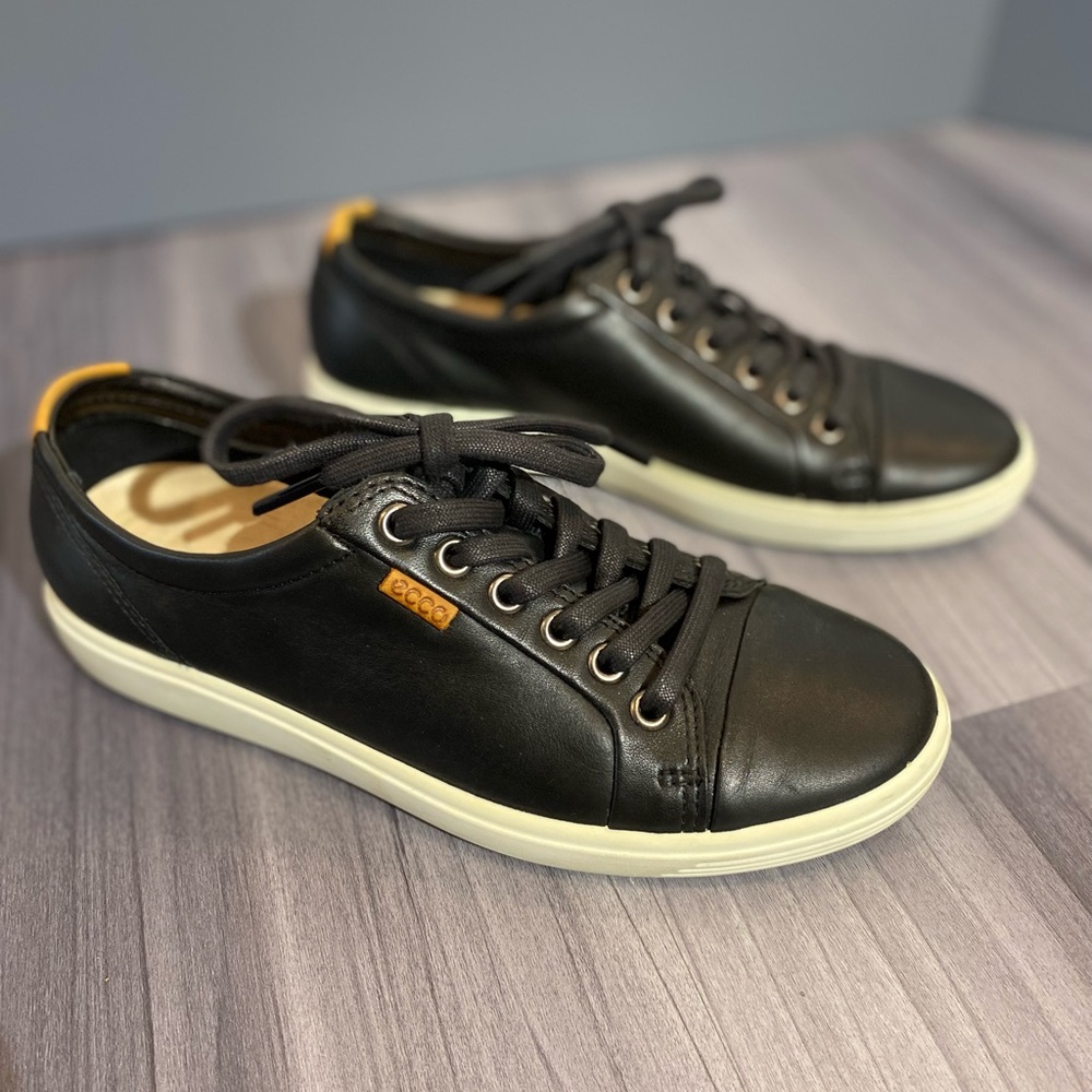 ECCO Soft 7 black leather lace up sneakers
